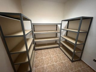Estanterías metálicas y de madera