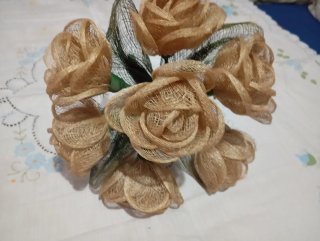 Flores decorativas doradas