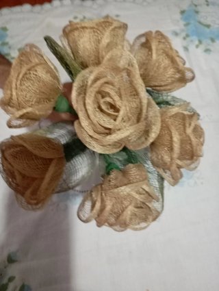 Flores decorativas doradas