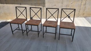 Sillas de metal con asiento de tela