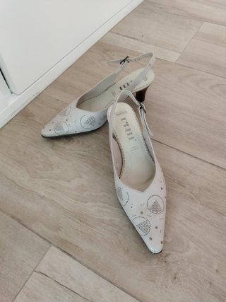 Zapatos de tacón sin estrenar