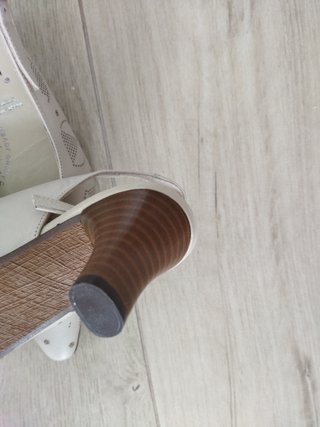 Zapatos de tacón sin estrenar