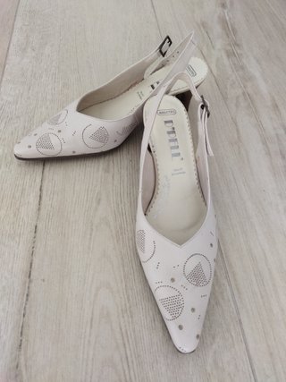 Zapatos de tacón sin estrenar