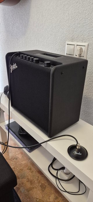 Amplificador Fender Guitarra Eléctrica LT25.
