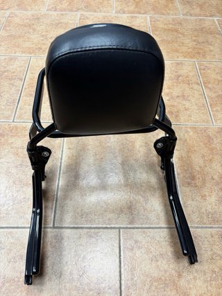 Respaldo con parrilla Harley Davidson negro