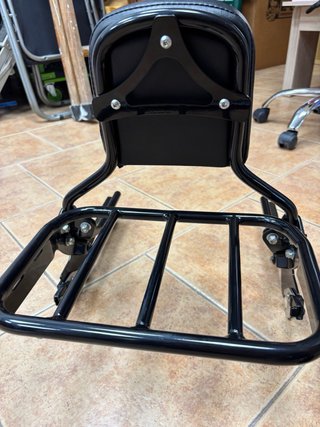 Respaldo con parrilla Harley Davidson negro