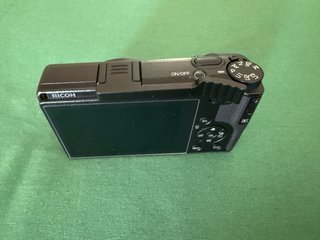 Cámara Ricoh GR IV + extras.