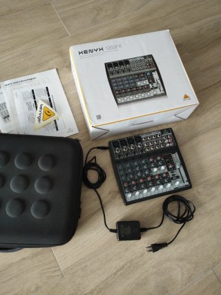 Mesa de mezclas Behringer Xenyx 1202FX