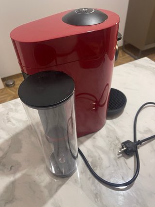 Cafetera Nespresso vertuo plus De'Longhi Roja