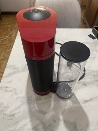 Cafetera Nespresso vertuo plus De'Longhi Roja