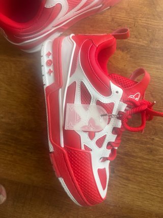 Zapatillas rojas y blancas