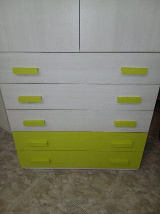 Armario blanco y verde