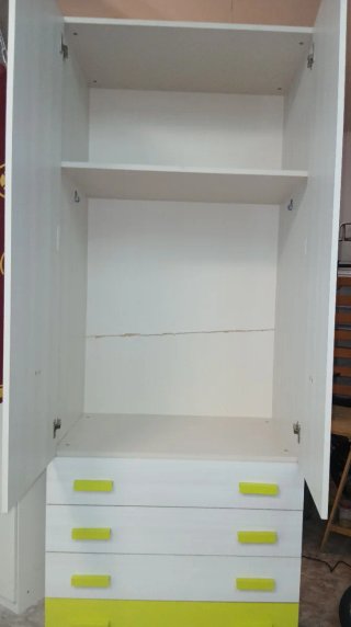 Armario blanco y verde