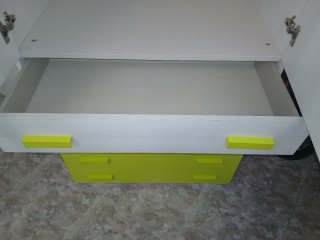 Armario blanco y verde