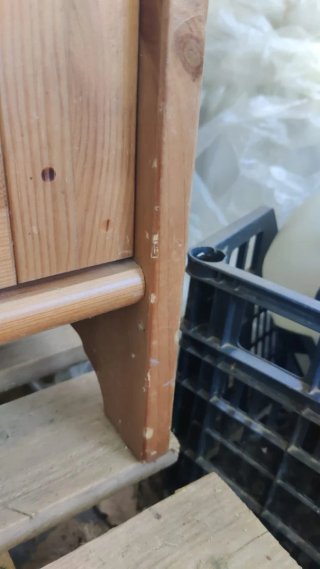 Alacena de pino macizo con puertas de cristal