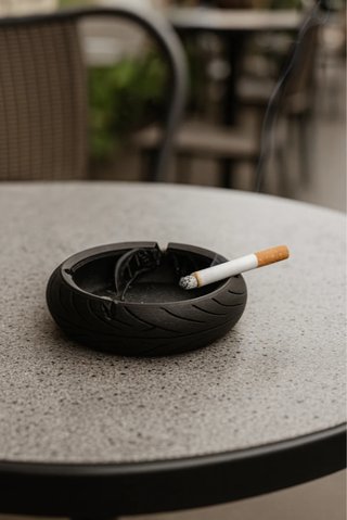 Posacenere a forma di pneumatico