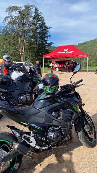 Kawasaki Z800 E Negra y Verde