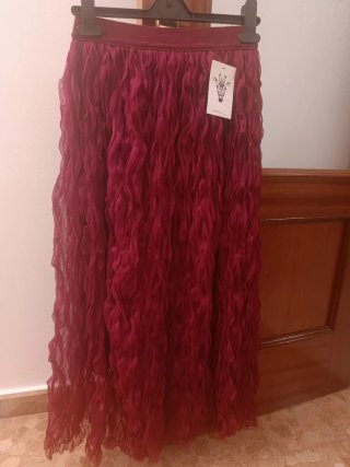 Falda tul de color vino tinto, sin estrenar