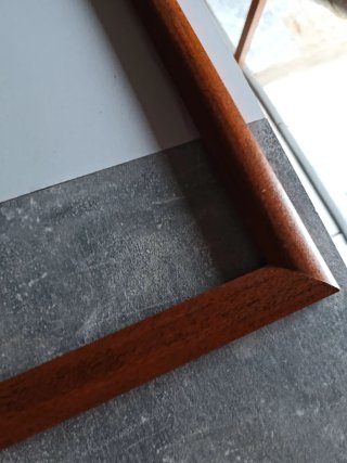 Marco de madera color sapeli