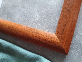 Marco de madera color sapeli