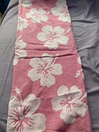 Futa nueva con flores rosas y blancas