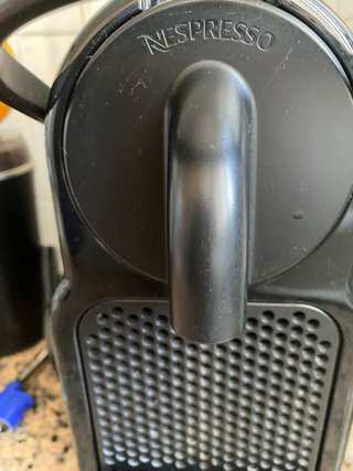Cafetera Nespresso Inissia Negra cápsulas