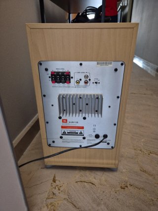 Subwoofer Activo JBL SUB 138 A