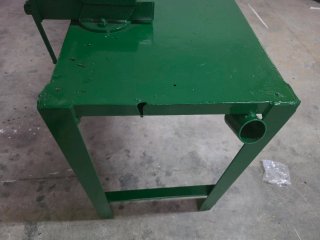 Banco de trabajo metálico con tornillo (gato)