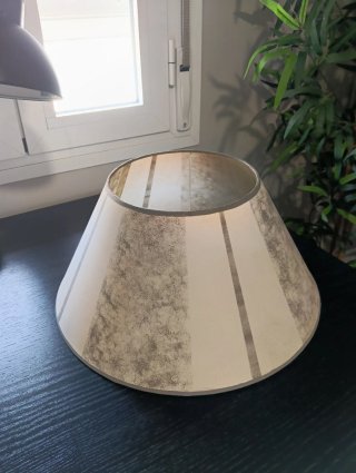 Pantalla de lámpara beige y plata