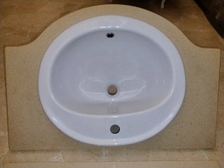 Lavabo con piedra beige