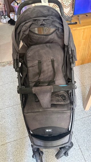 Carro de bebé gris oscuro