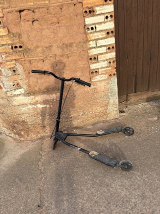 Patinete de dos ruedas negro