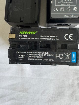 Kit 2 Batterie Neewer NP-F970 + 2 Caricabatterie
