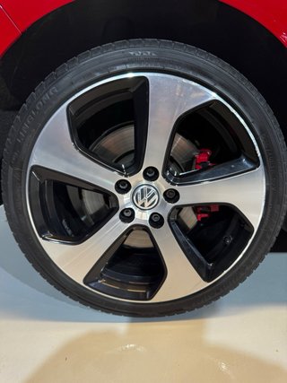 Volkswagen Golf GTI Performance 2.0 TSI 230CV