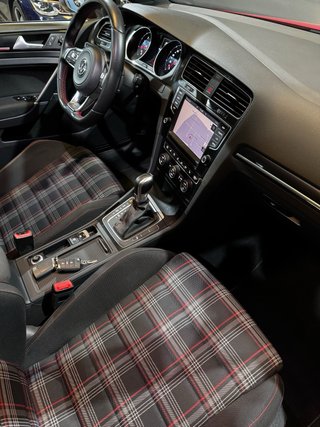 Volkswagen Golf GTI Performance 2.0 TSI 230CV