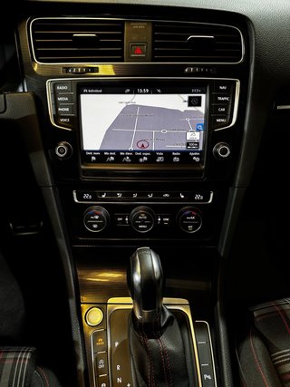 Volkswagen Golf GTI Performance 2.0 TSI 230CV