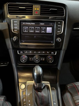 Volkswagen Golf GTI Performance 2.0 TSI 230CV