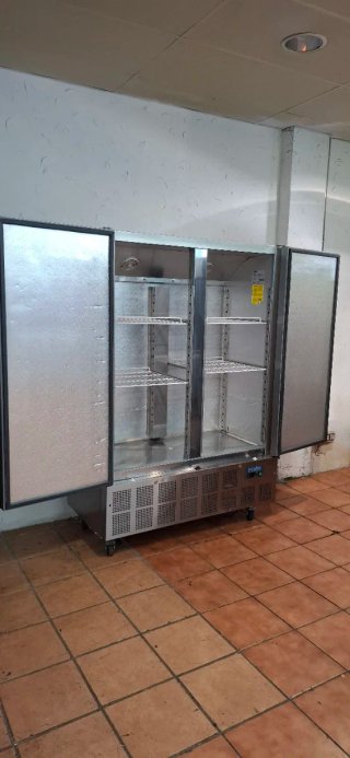 Nevera industrial Polar 2 puertas