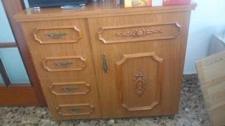 Mueble Singer y máquina de coser antigua