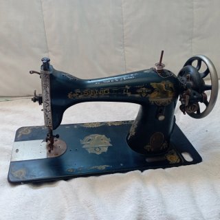 Máquina de coser SINGER antigua