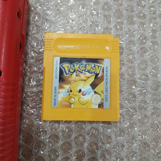 Nintendo Game Boy Classic Roja + Pokémon Amarillo