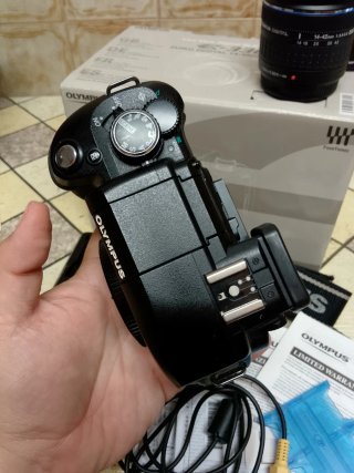 Olympus E-330 RE-ESTRENO, COMPLETA