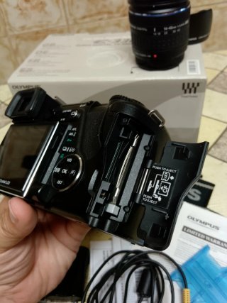 Olympus E-330 RE-ESTRENO, COMPLETA
