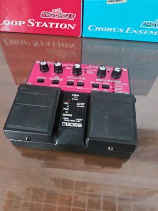 3 Pedales de Guitarra (BOSS RC-20XL y CE-20)