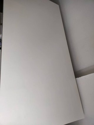 Escritorio blanco de madera