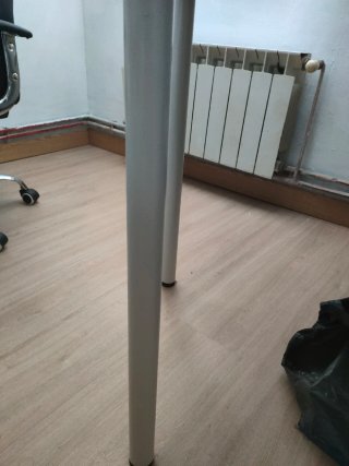 Escritorio blanco de madera