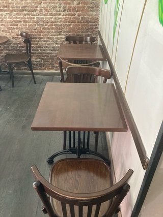 Mesas y Sillas de Bar Madera Oscura,