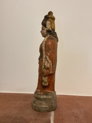 Figura hindú antigua pintada a mano