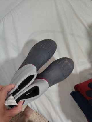 Botas de nieve grises y rojas T.38/39 usada 1 vez