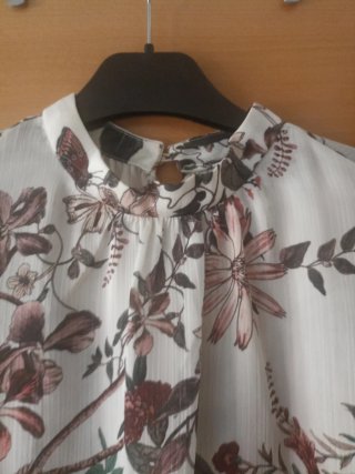Blusa Stradivarius floral M